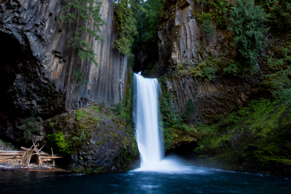 http://www.eugeneoutdoors.com/wp-content/uploads/2012/04/Tokatee-Falls-Oregon.jpg 